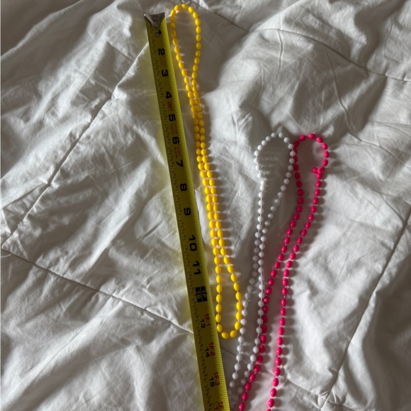 Pack of 3 Beaded Necklaces Pink Yellow White - Picture 3 of 7